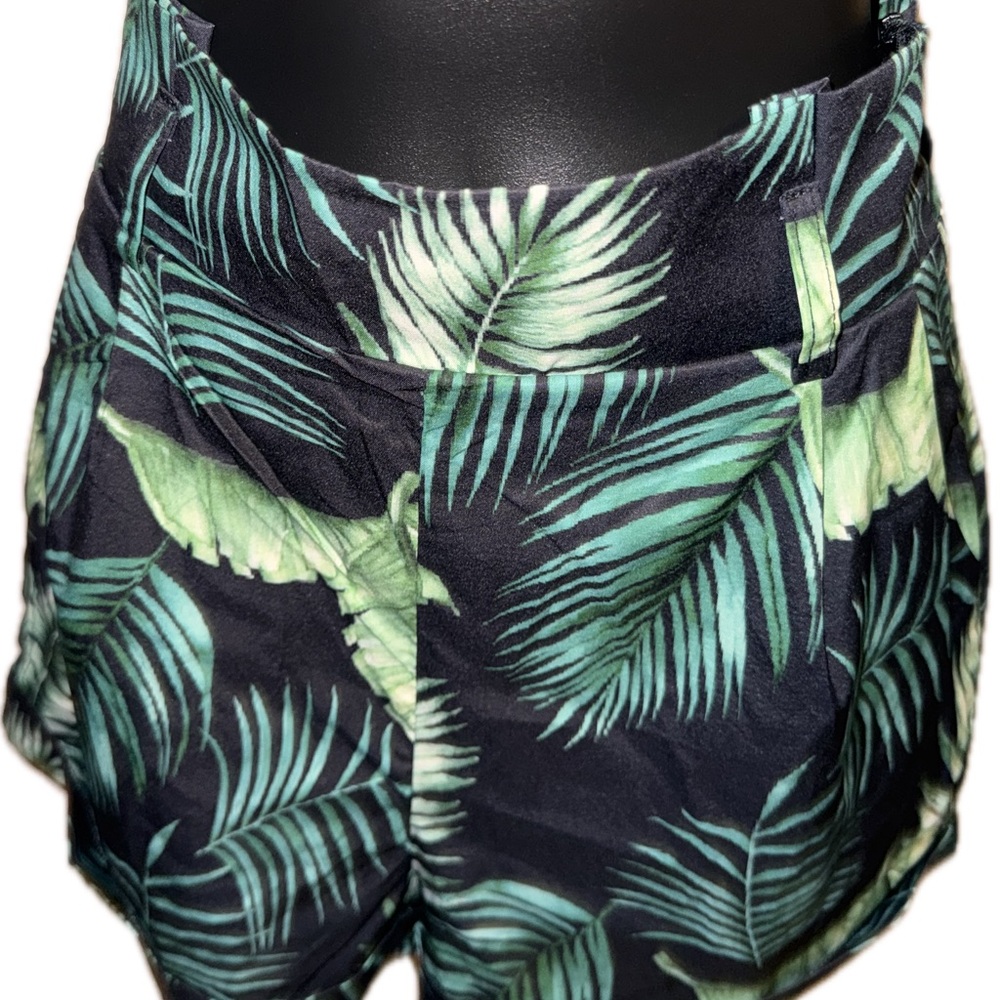 Women’s shorts with palm leaves